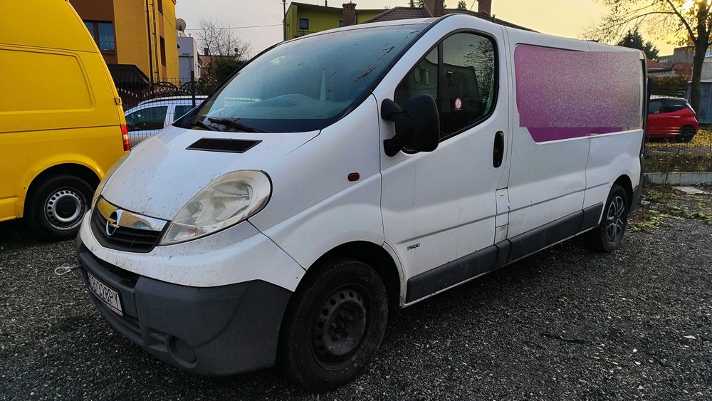 Opel Vivaro 2.0 CDTI Lifting 2011 rok Long Hak 6-biegów Renault Trafic