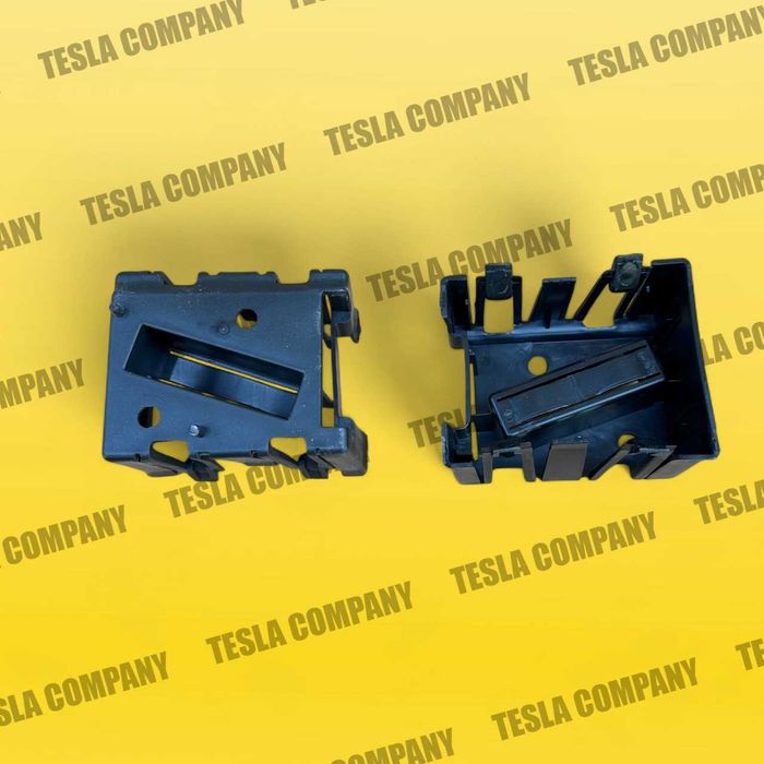 Кронштейни та кріплення Tesla Model 3/Y