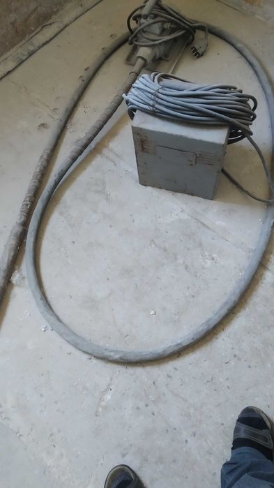 Wibrator budowlany, zagęszczacz betonu