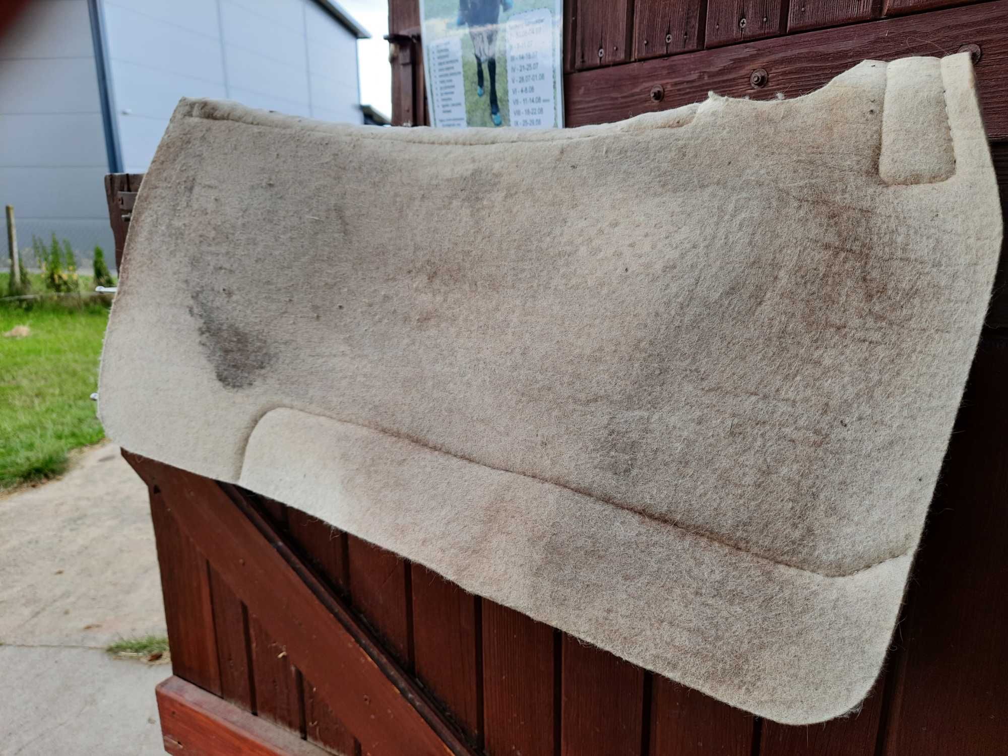 Pad Western filcowy profilowany