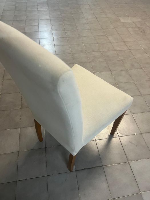 4 Cadeiras sala jantar em madeira com tecido bege lavável