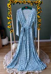 Maxi sukienka damska Niebiesko biala z długim rękawem wiązana z rozpor