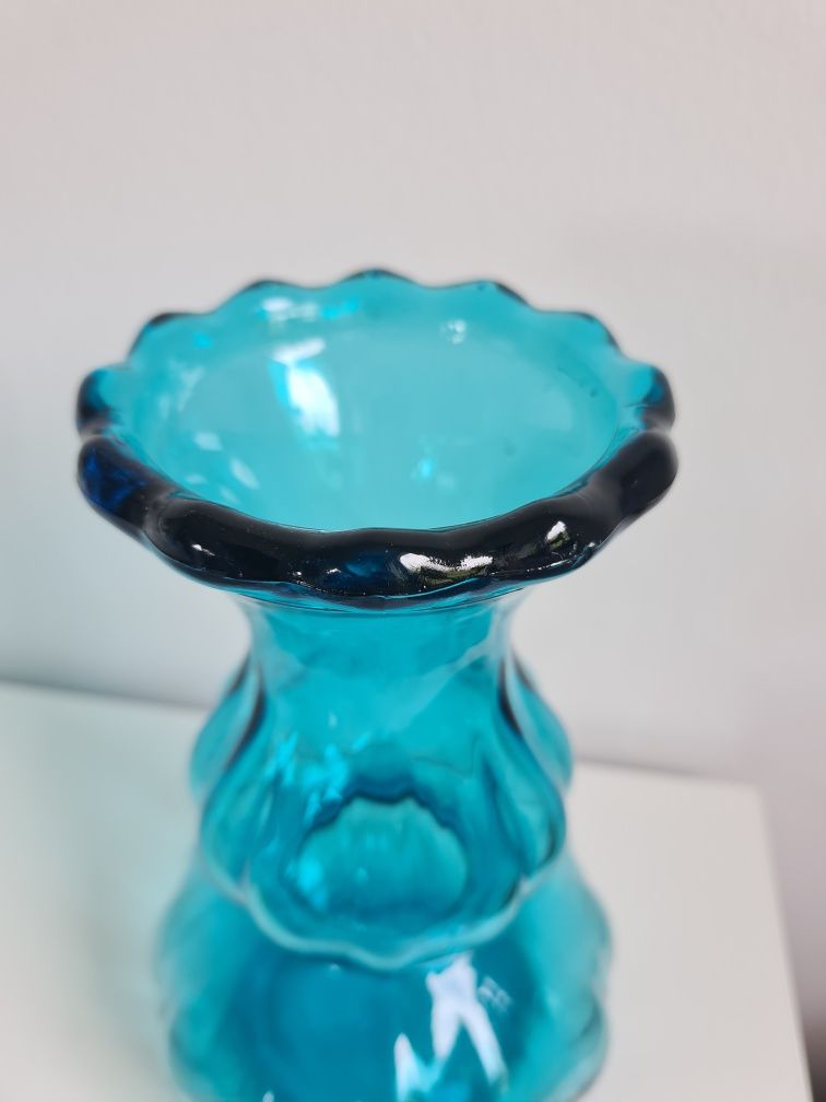Stare niebieskie szklo wazon