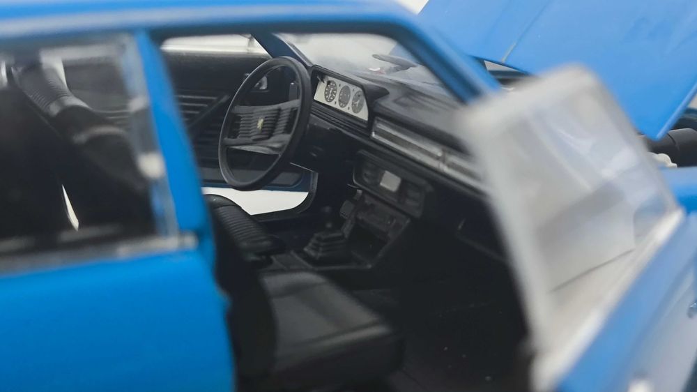 Модель, машинка Peugeot 504 1975 1.24 Welly