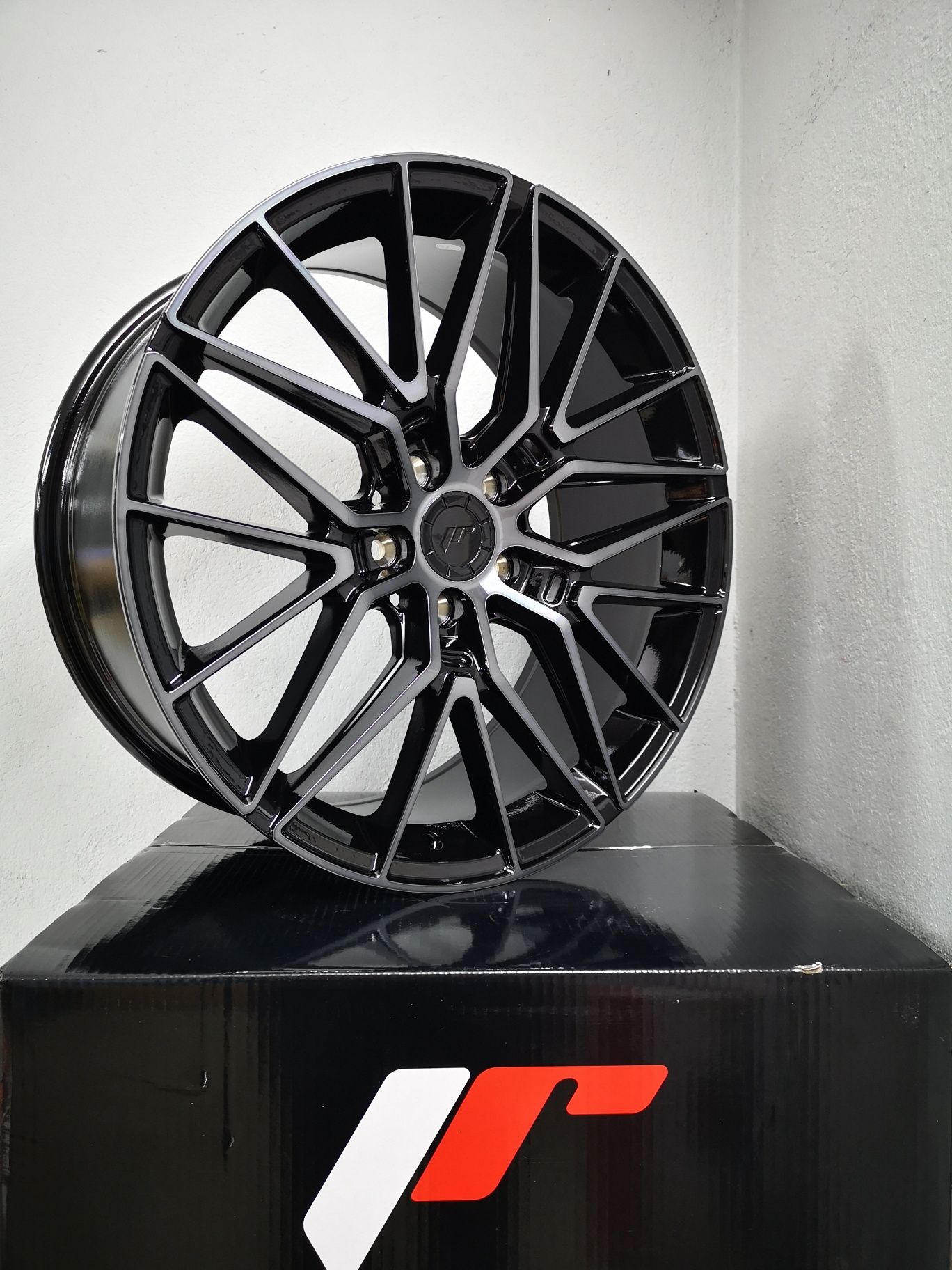 Felgi Japan Racing JR38 19" 8,5J 5x112 Audi A4 A5 A6 A7