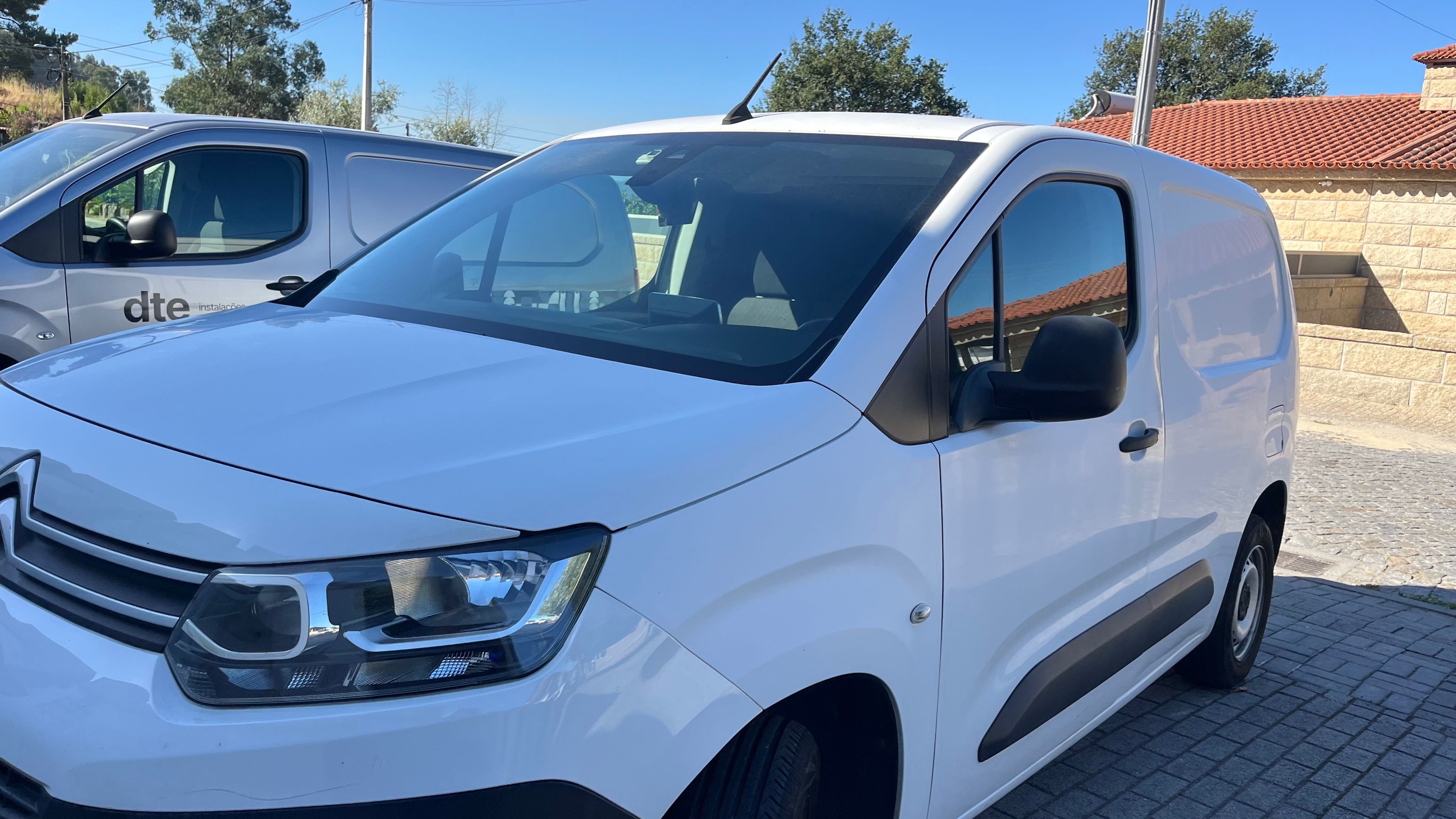 Carrinha com poucos quilómetros