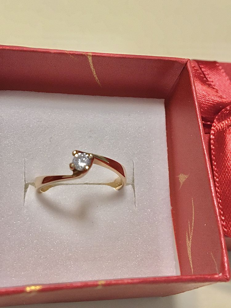 Женское золотое кольцо 585 пробы с цирконием