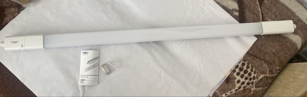 TONFFI Lampa LED 115 cm do wilgotnych pomieszczeń, 36 W 4100 lm J84