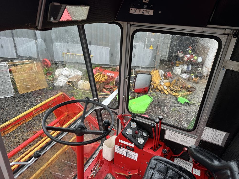 Комбайн зернозбиральний Massey Ferguson 330