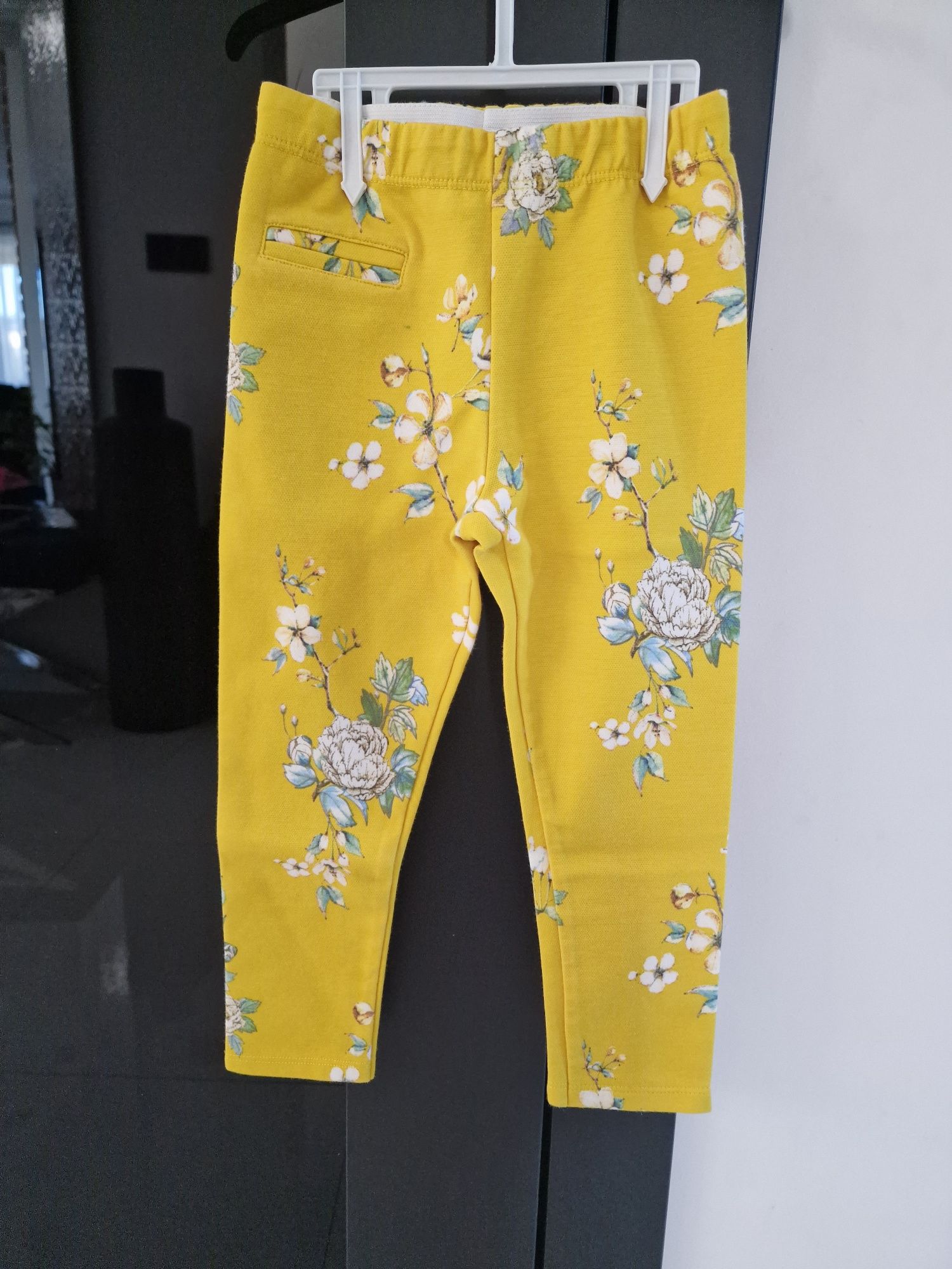 Spodnie Zara 110 cygaretki zolte kwiaty leginsy