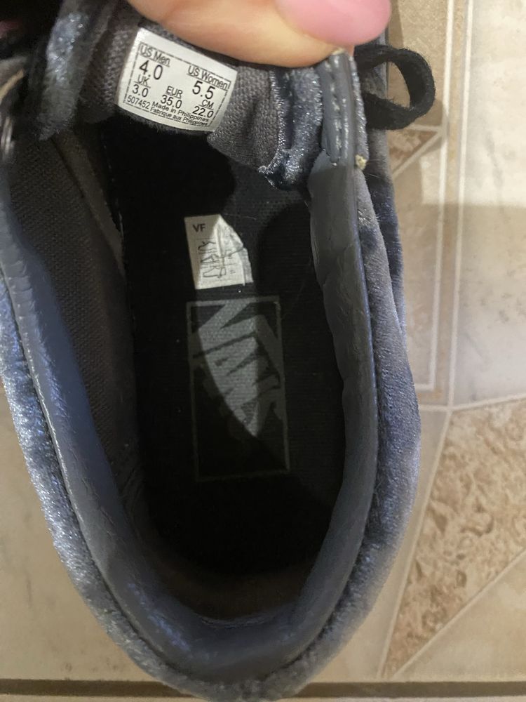 Vans. Кросівки- кеди доя дівчинки.35 розмір.