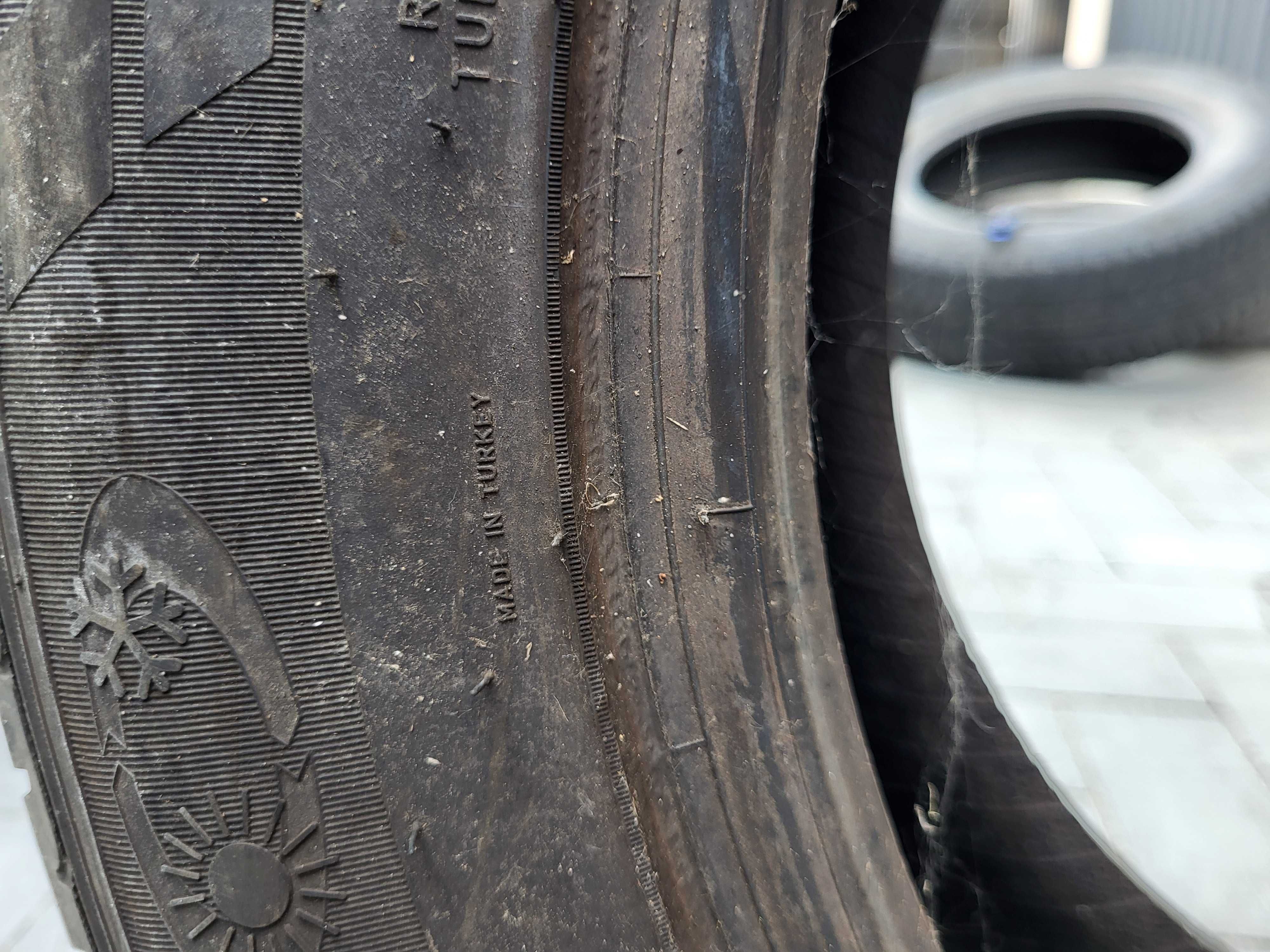 Продам шину Pirelli Carrier 215\65\16c