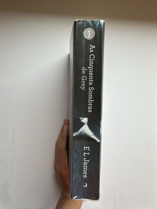 As Cinquenta Sombras de Grey” – E. L. James