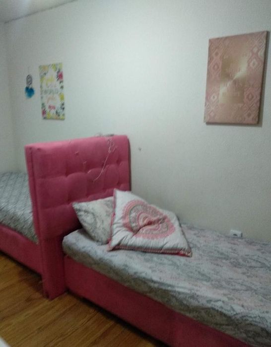 Camas estofas com sistema elevatório