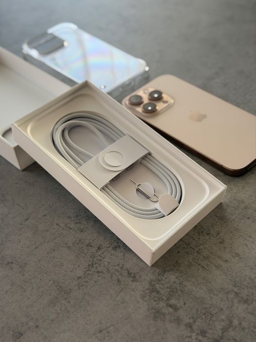 Iphone 16 pro Desert Titanium