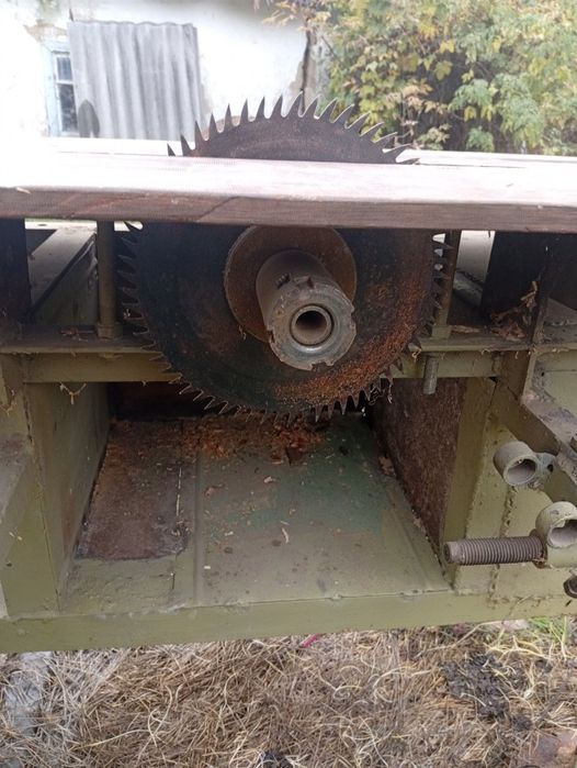 Продам циркулярний стіл з перемикачем