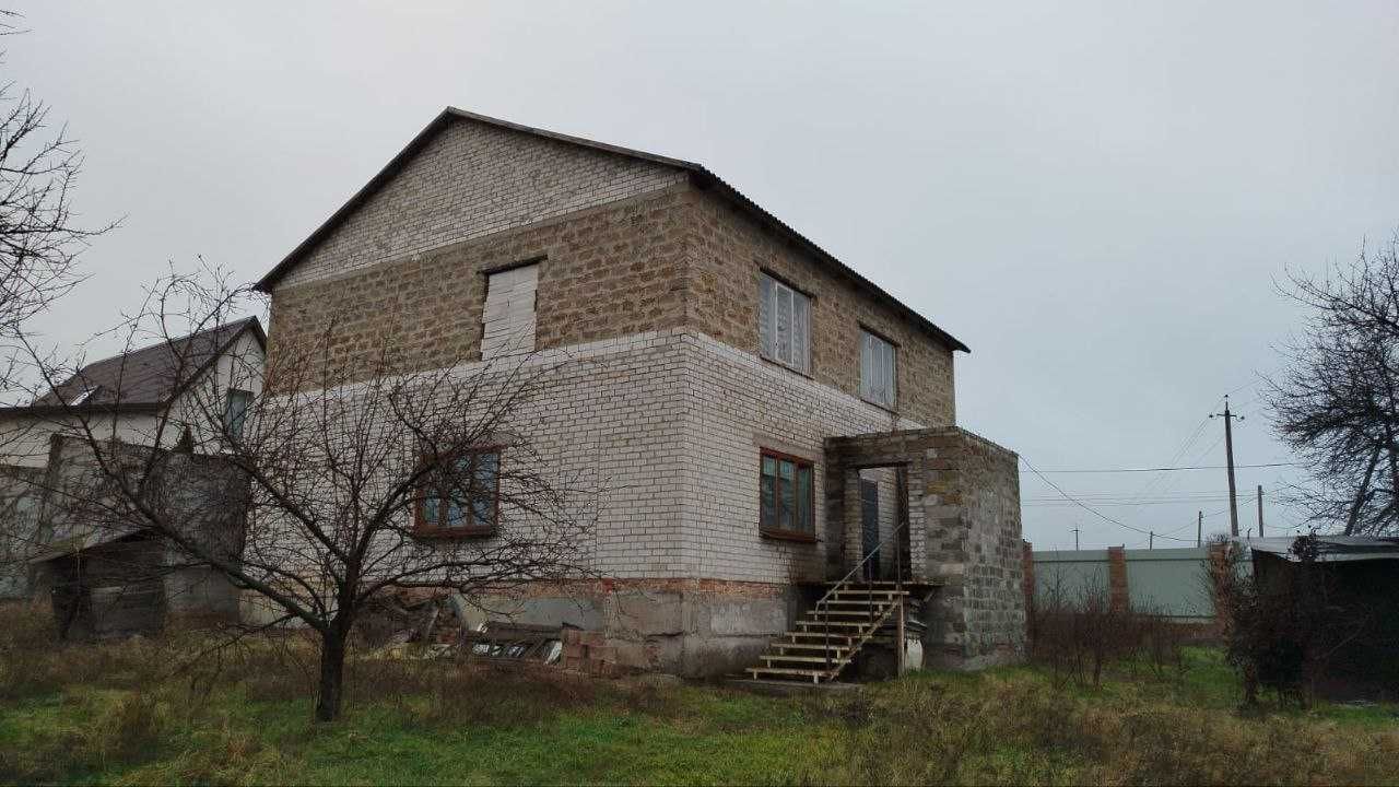 Дiм бiля головної вулицi Кушугума