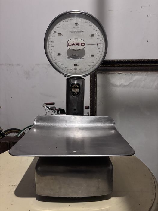 Balança vintage de marca portuguesa