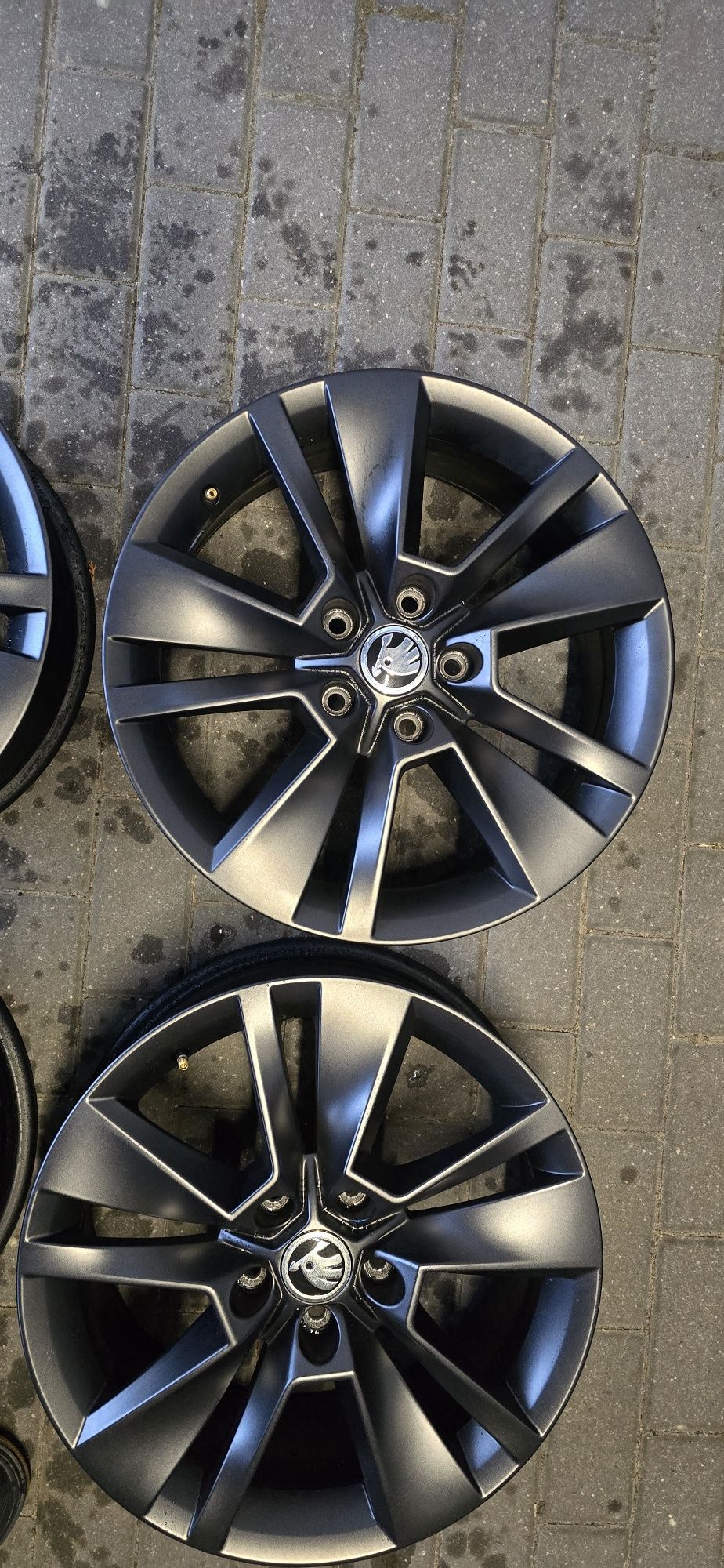 Komplet felg felgi skoda karoq 17" idealne