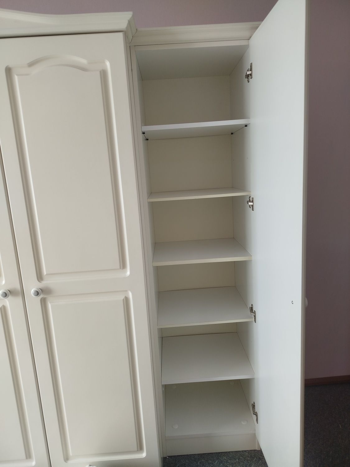 Sprzedam meble do sypialni białe w bardzo dobrym stanie