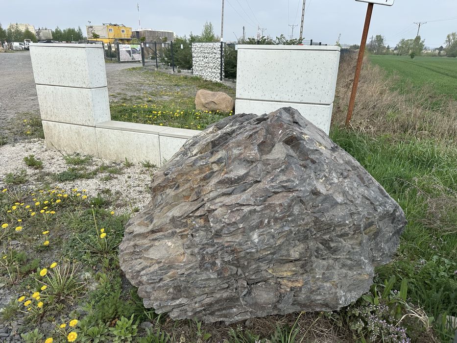 Głaz bazaltowy monument monolit  rozne tozmiary