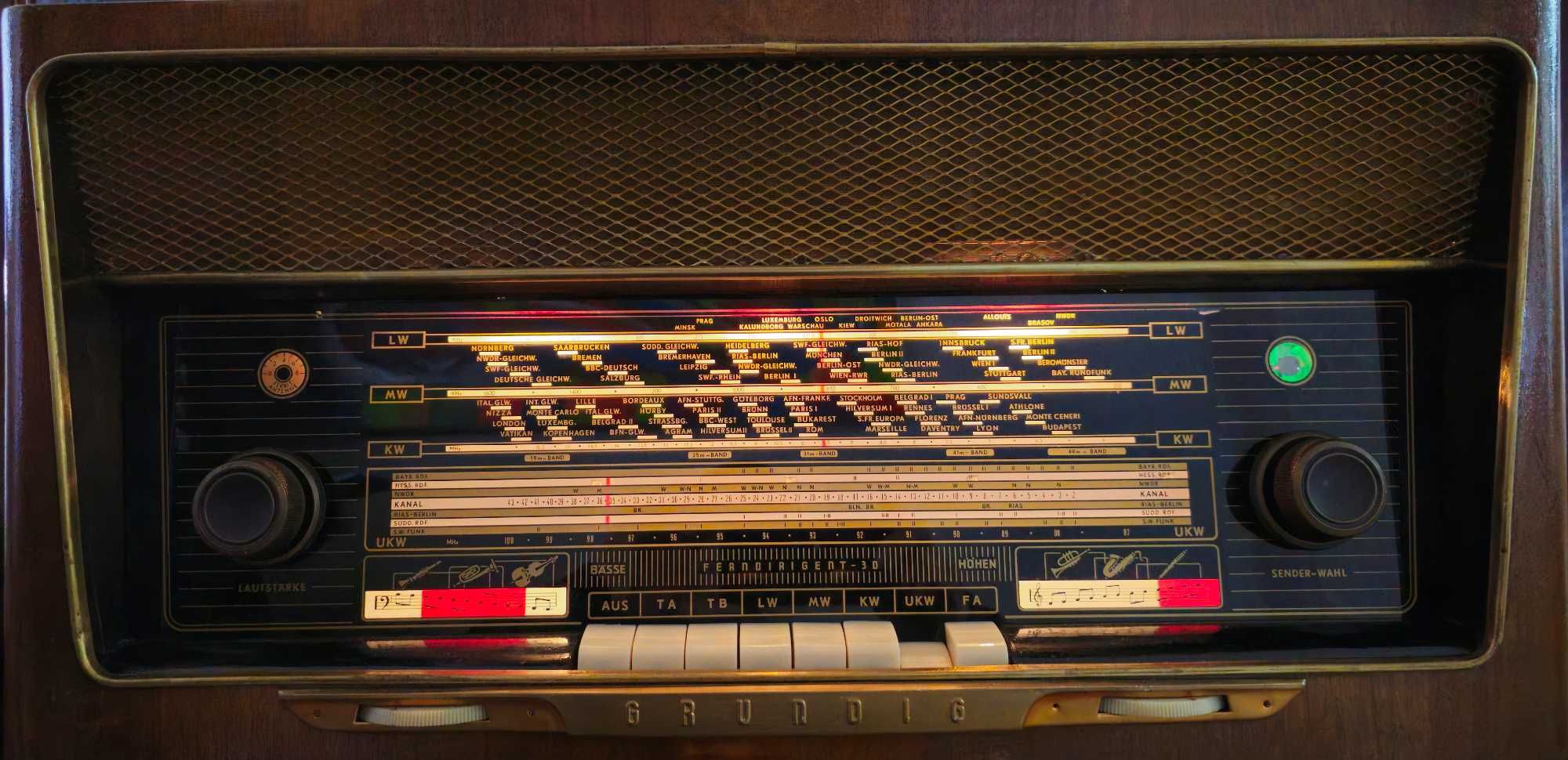 RADIO Grundig 3090/56 DE 1956 Rádio a válvulas