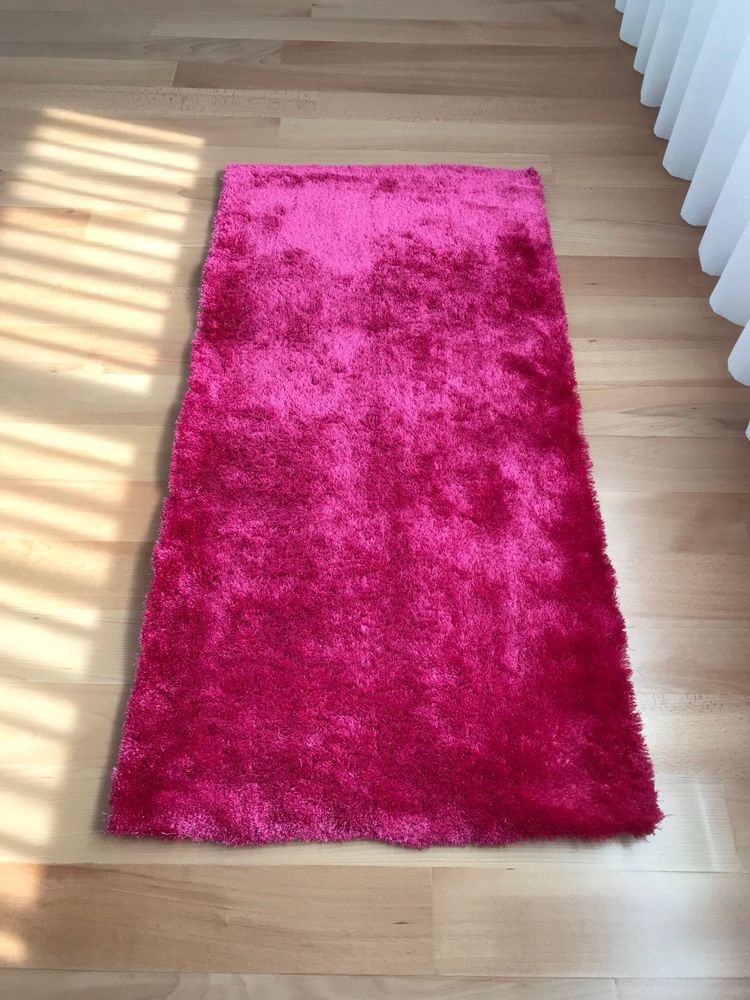 Conjunto de dois tapetes rosa de pelo comprido