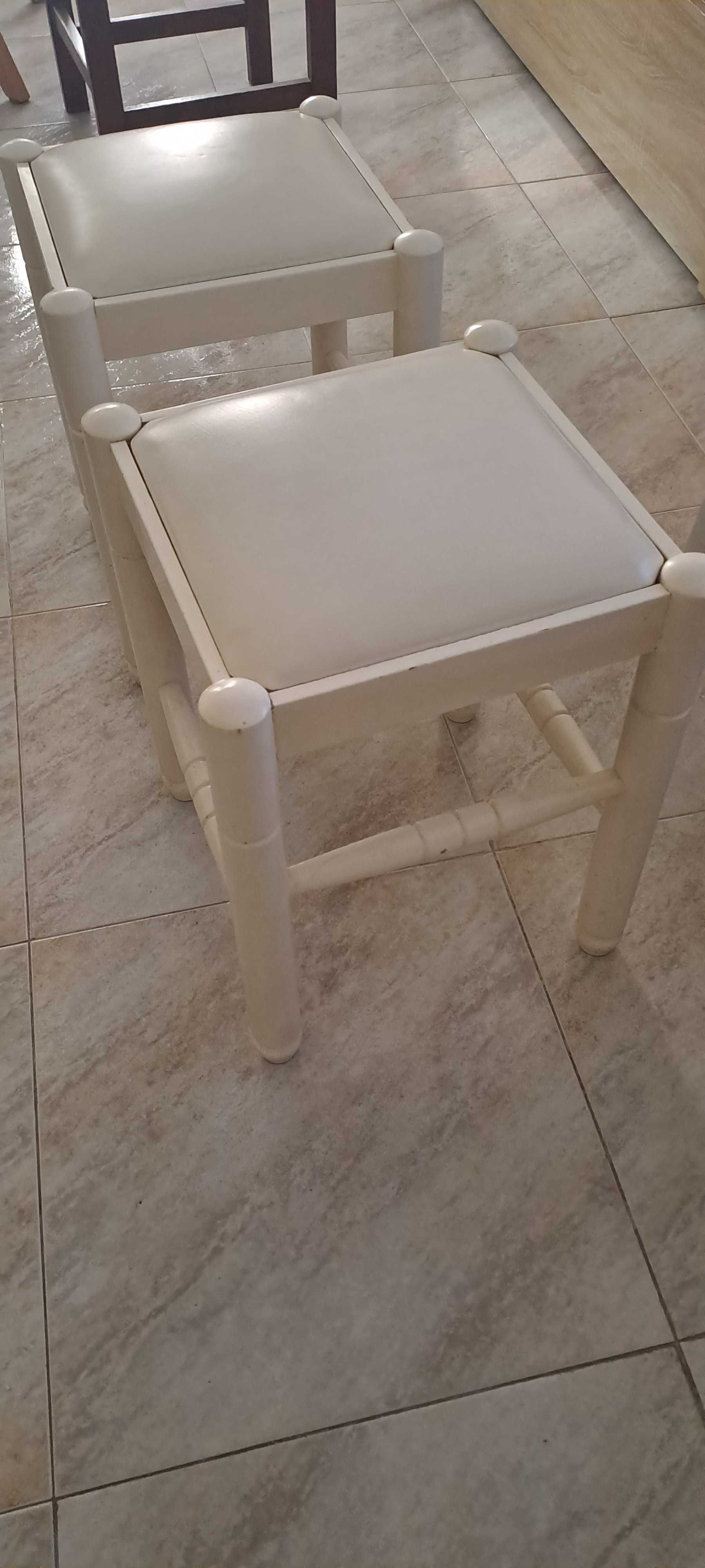 Conjunto de 2 bancos