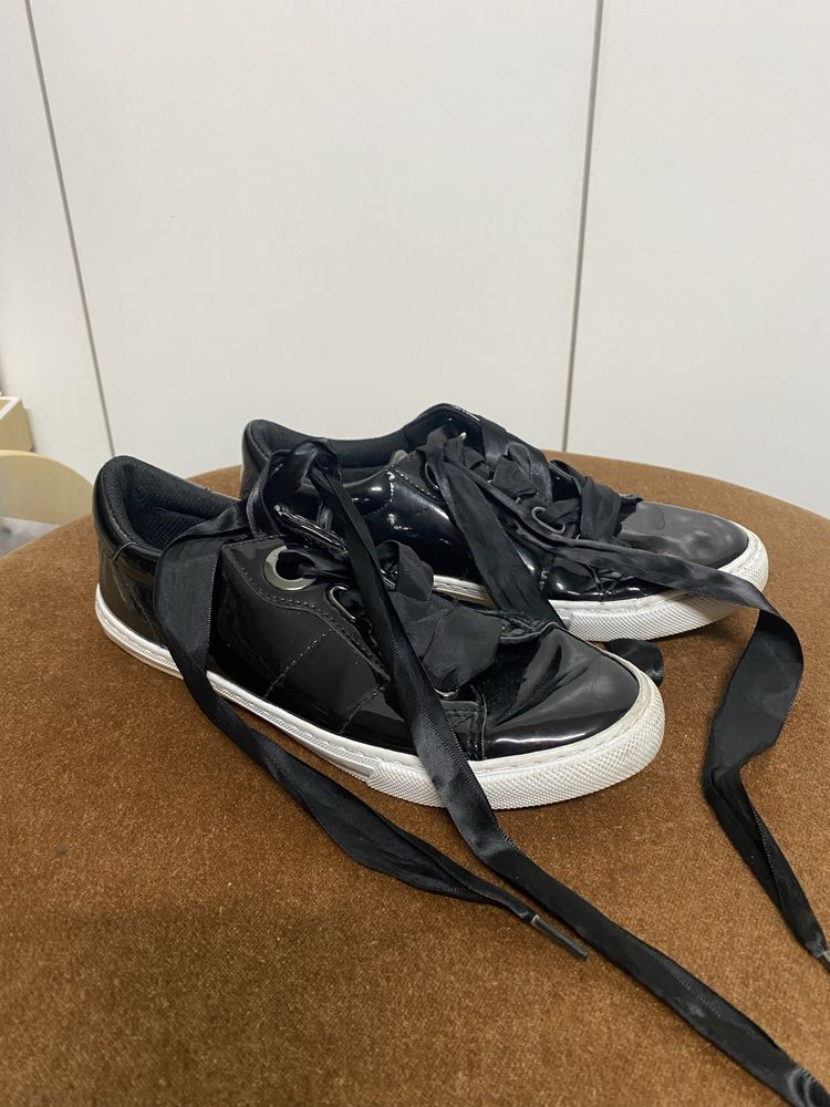 Sapatos pretos Kiabi com brilho