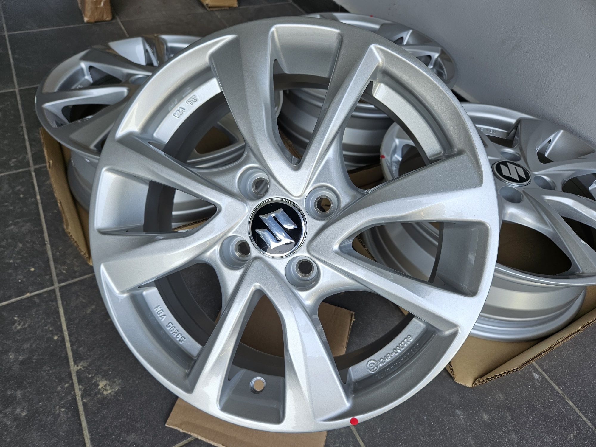 Suzuki Swift 15 " Nowe 4x100 Baleno Ignis Celerio Splash Felgi Srebrne