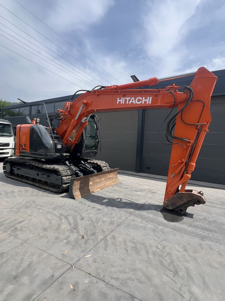 HITACHI 135, 3 baldes com 3700h