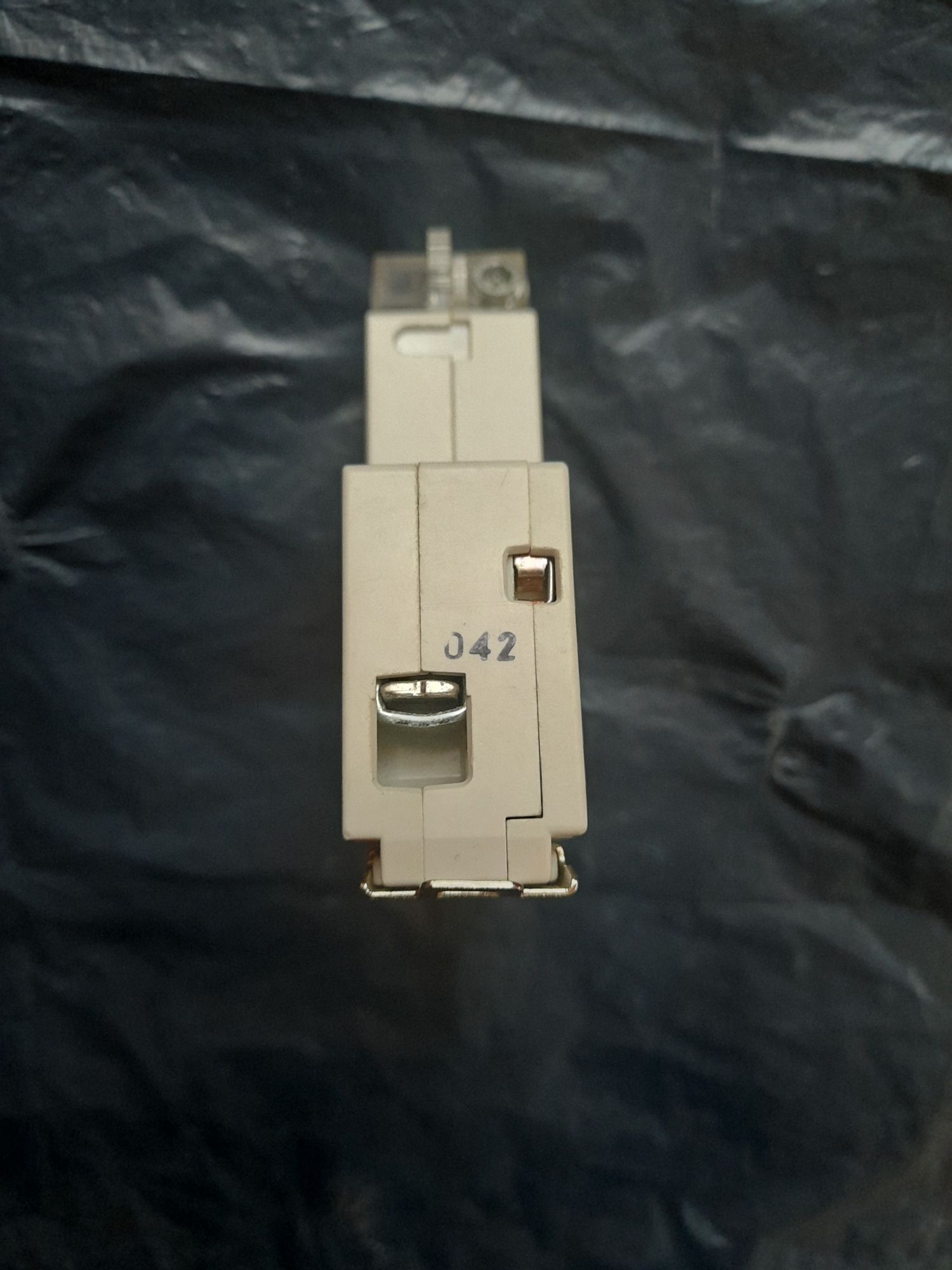 Автоматический главный выключатель  ABN XHA 163-4 ( 63 A- 220V )