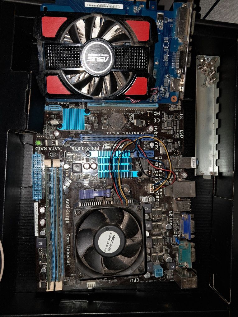 Продам комплект на базі AMD fx 4320