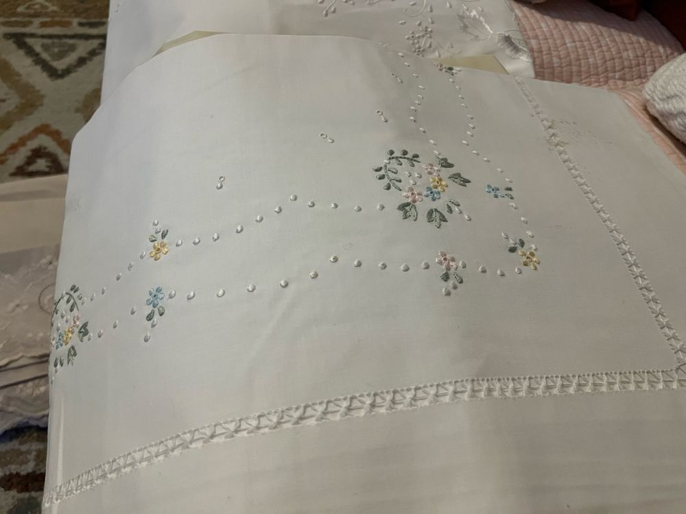 Varios lencois de algodao com bordados mais lindos para cama de casal