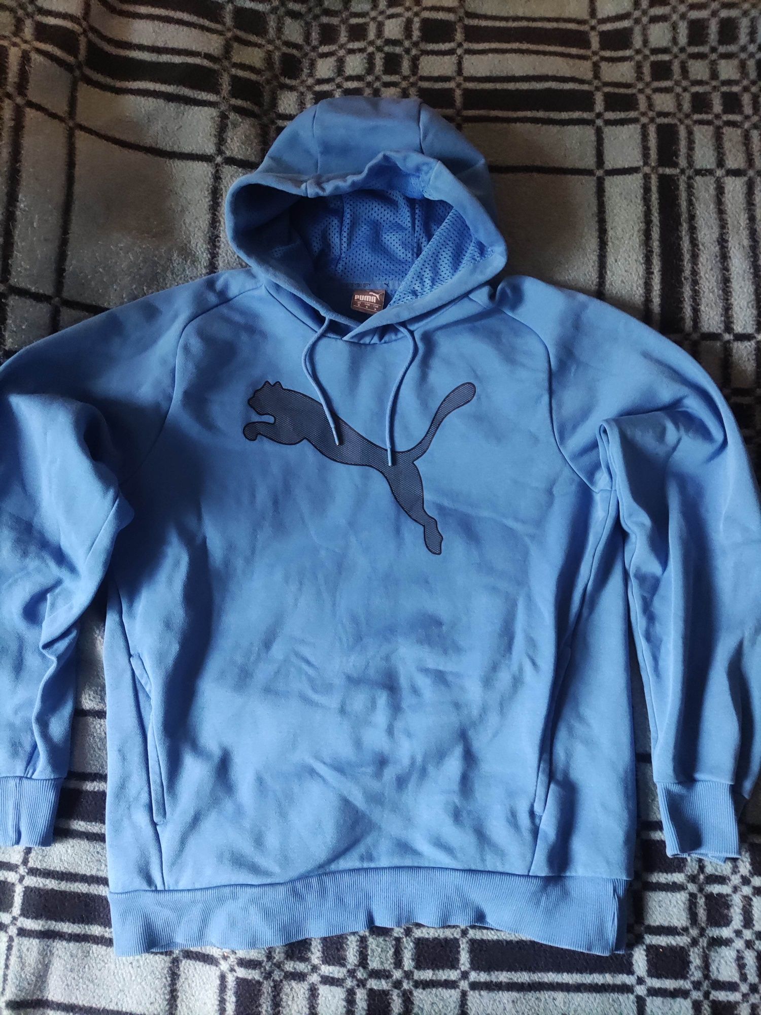 Bluza Puma z kapturem 

 roz M

Stan BDB

Szczegółowe wymiary:

długoś