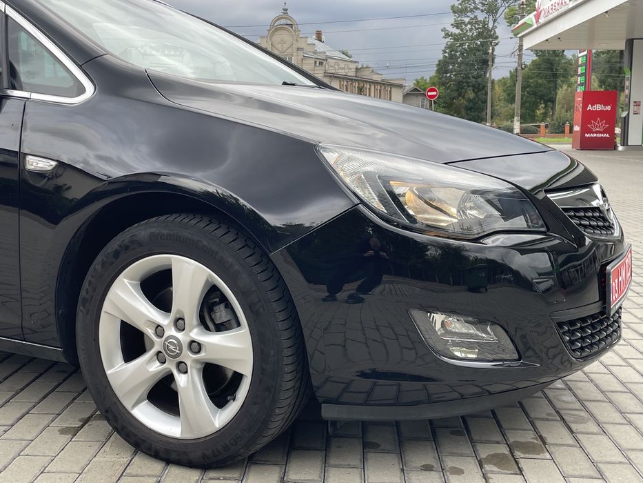 Продам Opel Astra J 2012р. 1.6 бензин Свіжопригнана