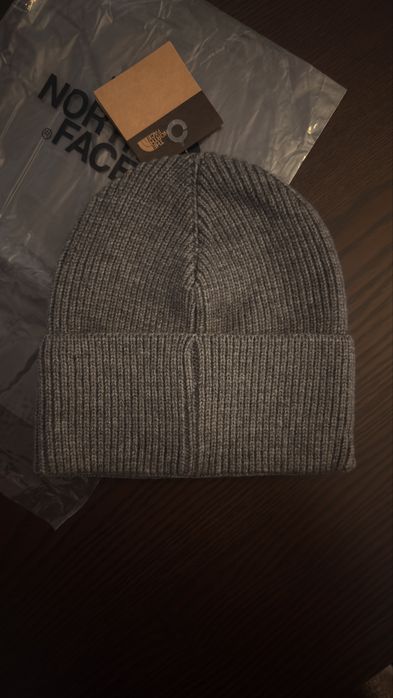 Szara czapka the north face