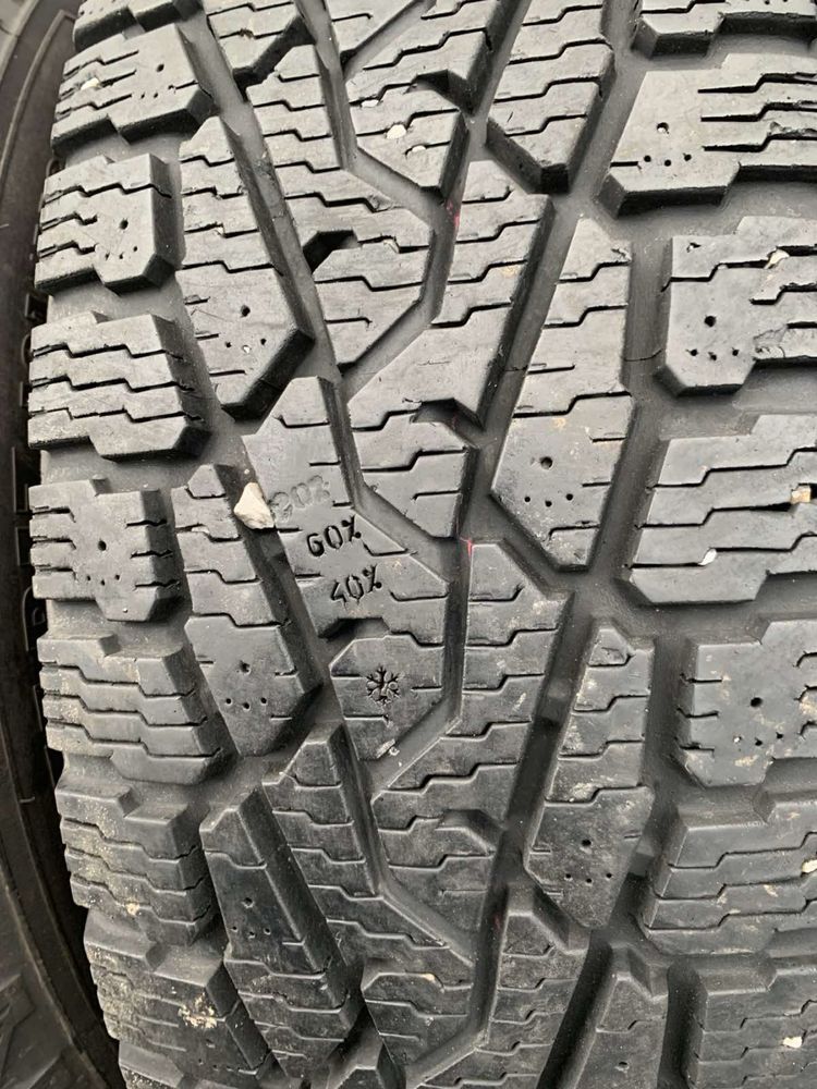 Шини 245/75R17 Nokian, зима, 2021р, 10мм