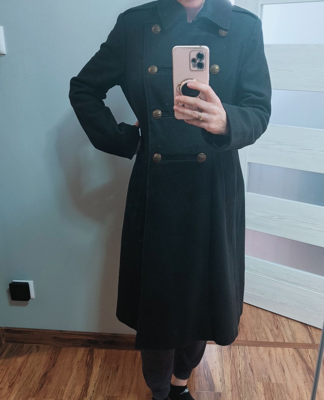 Wełniany czarny płaszcz z kaszmirem rozmiar l