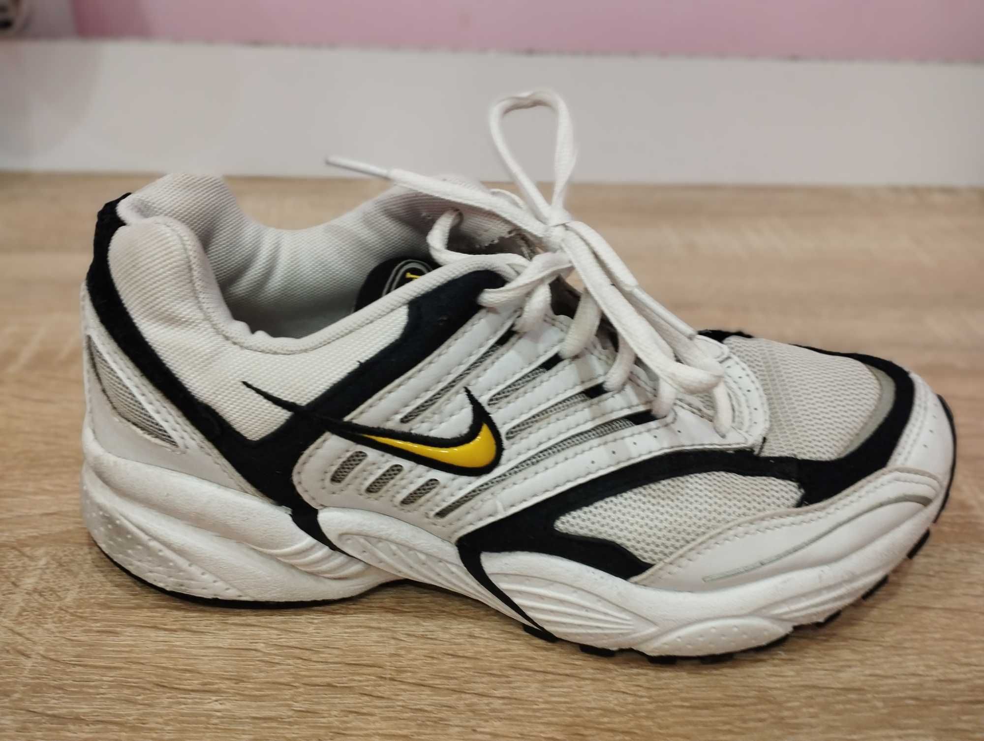 Фірмові кросівки Nike у чудовому стані. Без дефектів