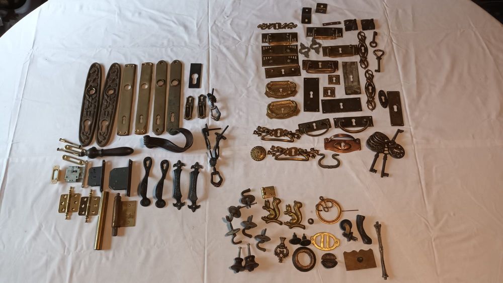 Stare i nowe elementy do mebli,  szyldy okucia zamki