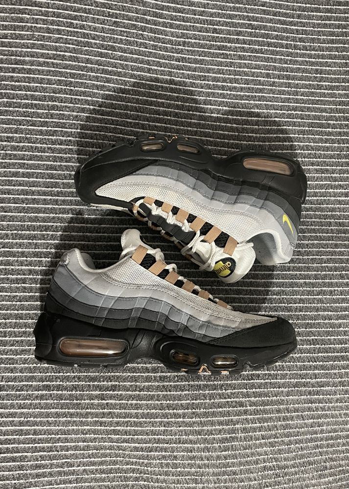 Air max 95    38,5   ( lê a descrição )