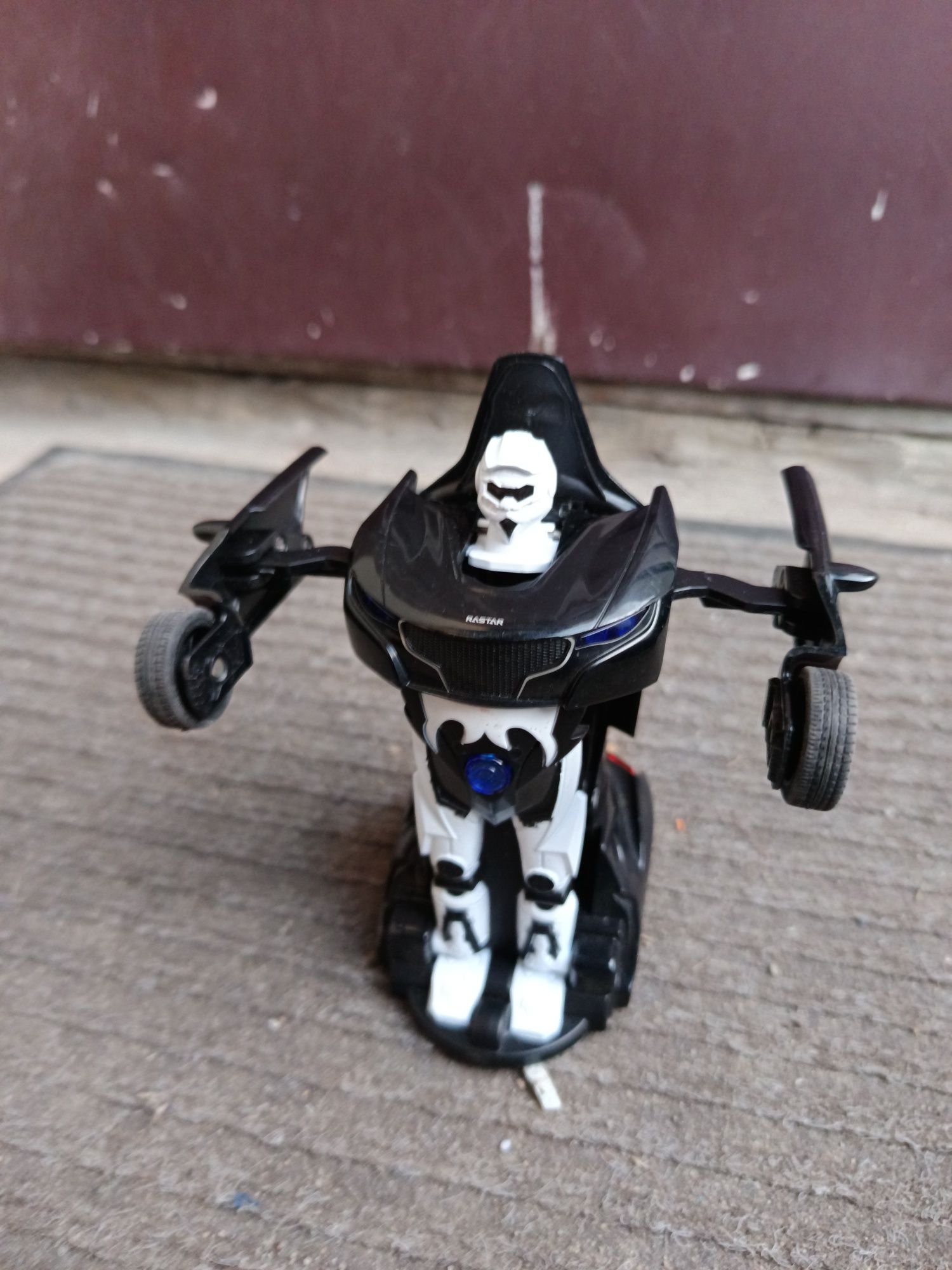 Mini Transformers robot samochód skala 1:32

MINI TRANSFORMER DIE CAST