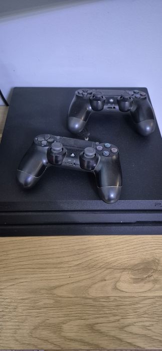 Продам PS4 PRO на 1 терабайт