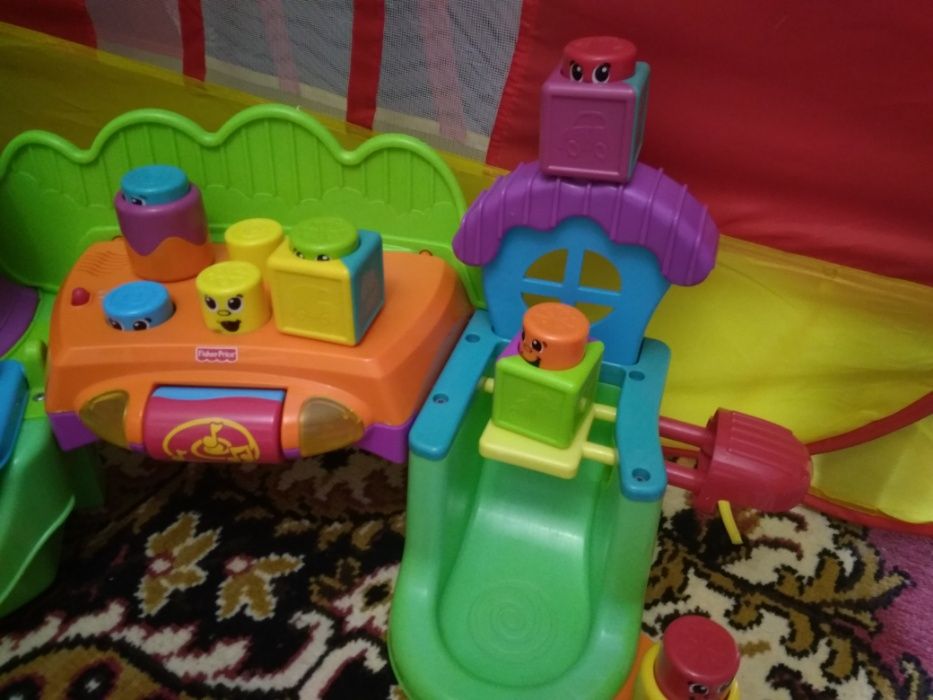 Музичний центр  місто друзів 
  Fisher Price