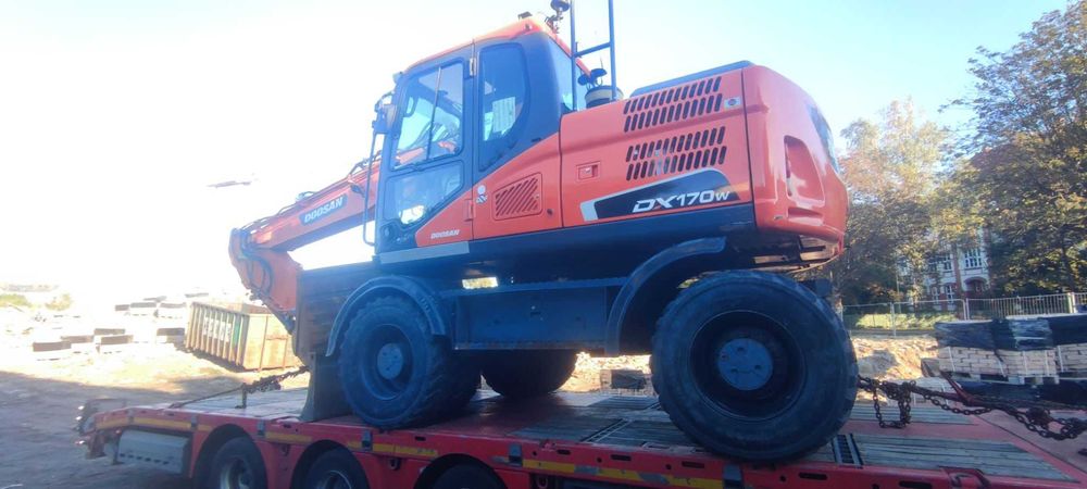 Koparka kołowa DOOSAN DX170W – wynajem z operatorem usługi koparką