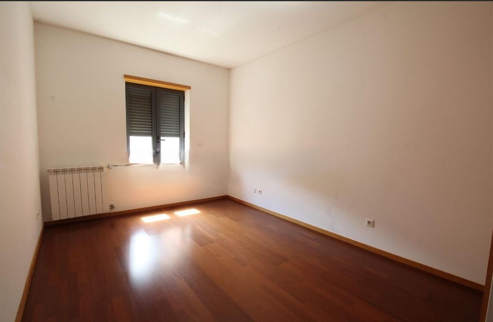 Arrendamento , T2 com garagem,Quinta da Seara .