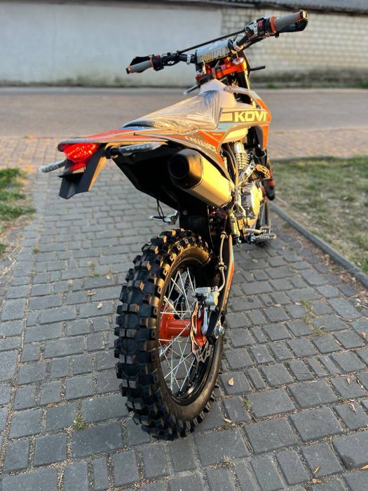 Kovi advance 250 ST 2025 18/21 чорно оранджевий та сіро оранджевий