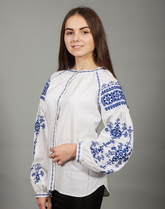 Жіноча вишиванка