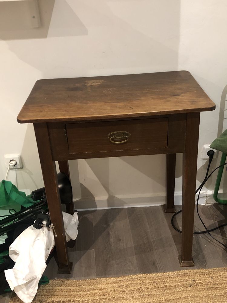 Mesa de madeira antiga